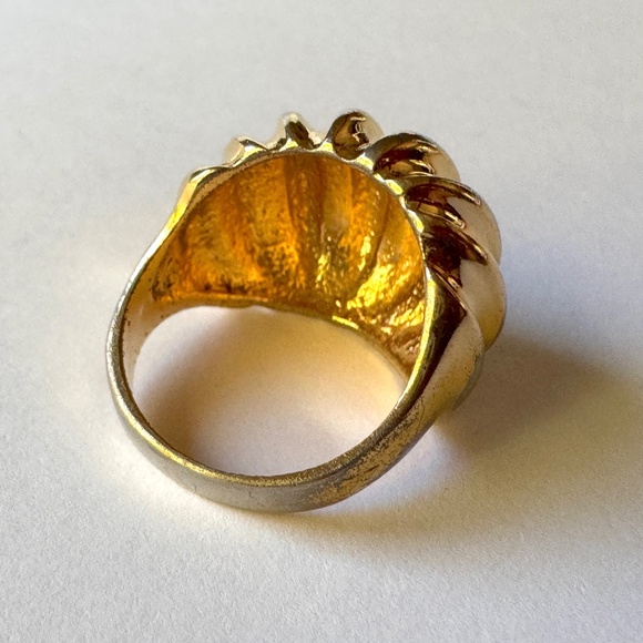 Bubble Dome Ring Sz 6, Gold Ribbed - Picture 5 of 9